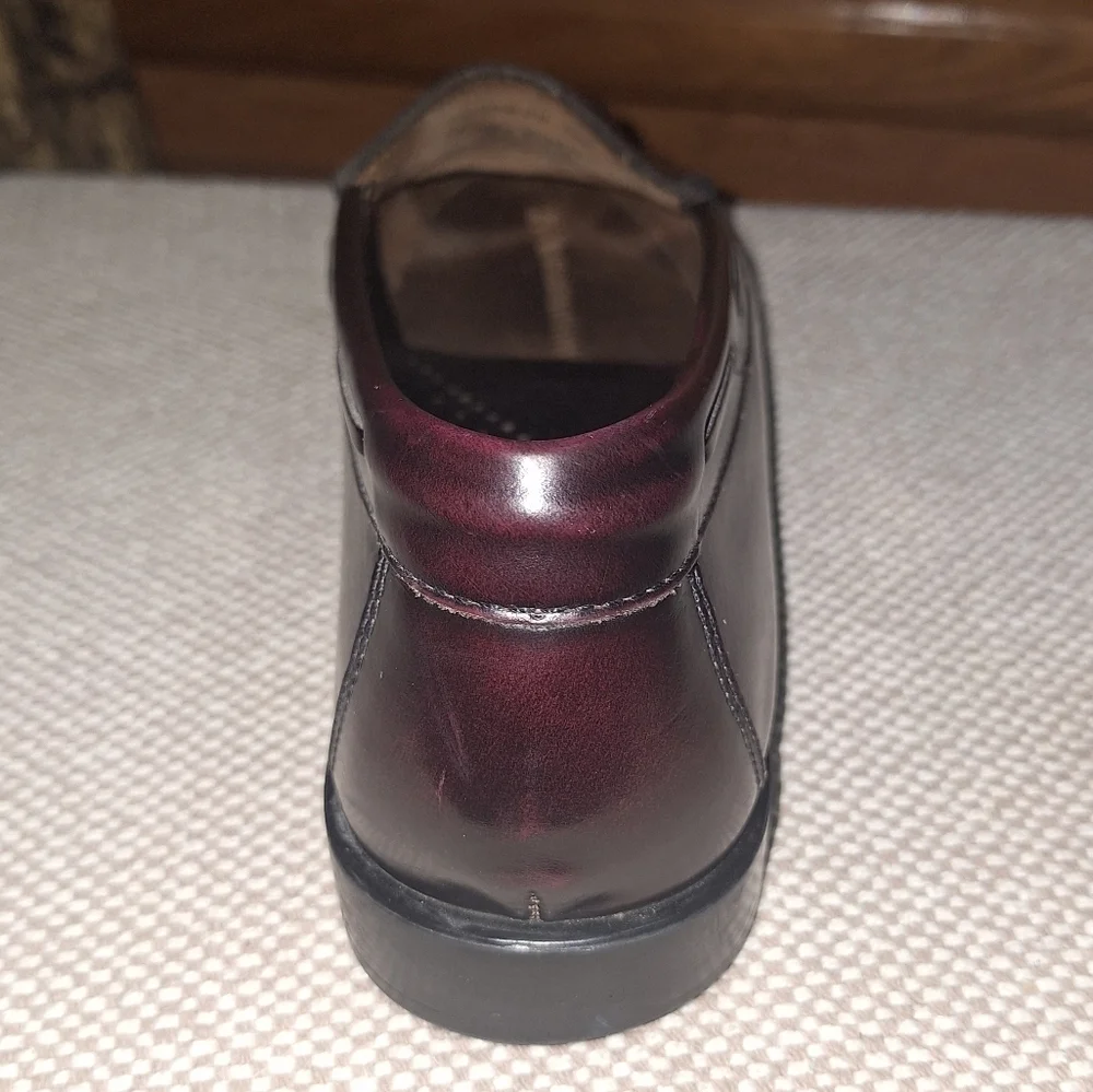 Classic Bass Burgundy QuimbyTassel Loafers for Men In A Size 13M. EUC.